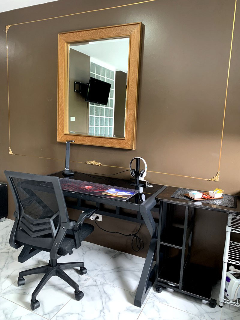 Villa SIAM studio ZEN modern desk and adjustable ergonomic chair for digital nomad  800 